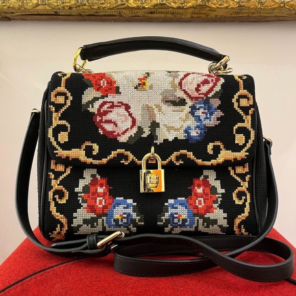 Authentic luxury Dolce & Gabbana Leather Handbag - Stylish and Elegant - Picture 3 of 5